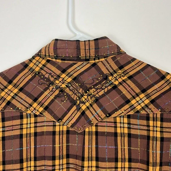 Adiktd snap-up collar shirt in brown and gold with metallic flossing det… - Picture 4 of 11